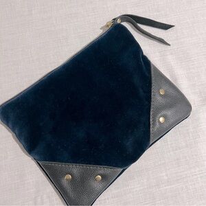 Hannah Wingate Velvet Clutch (Navy)